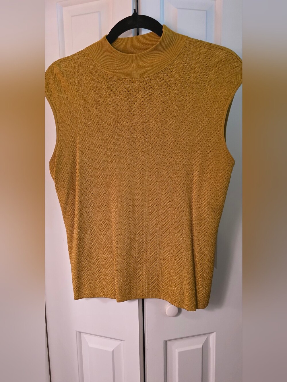 Jones New York Sleeveless Mock Neck Tank Top in Mustard M